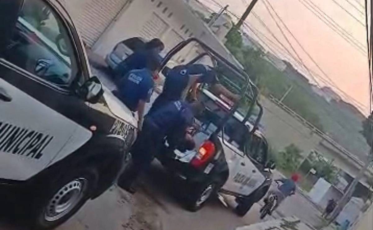 VIDEO: Captan a policías de Salina Cruz golpeando a una mujer detenida; anuncian investigación