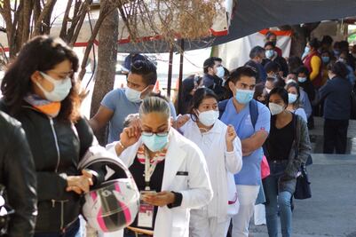 Registra Oaxaca 897 casos activos de Covid-19, en el primer día de vacunación a personal de Salud