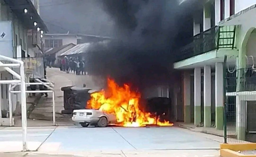 Hace tres años, cuando Murcio Carrera fue electo presidente municipal miembros de la comunidad prendieron fuego al palacio municipal. Foto: Especial