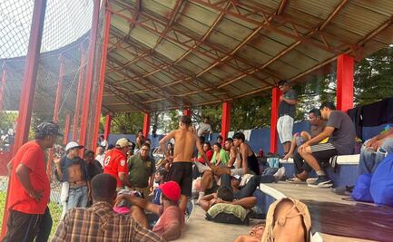 En medio de emergencia por huracán John, caravana de 200 migrantes avanza por Oaxaca