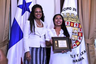Yalitza Aparicio recibe llave de Panamá