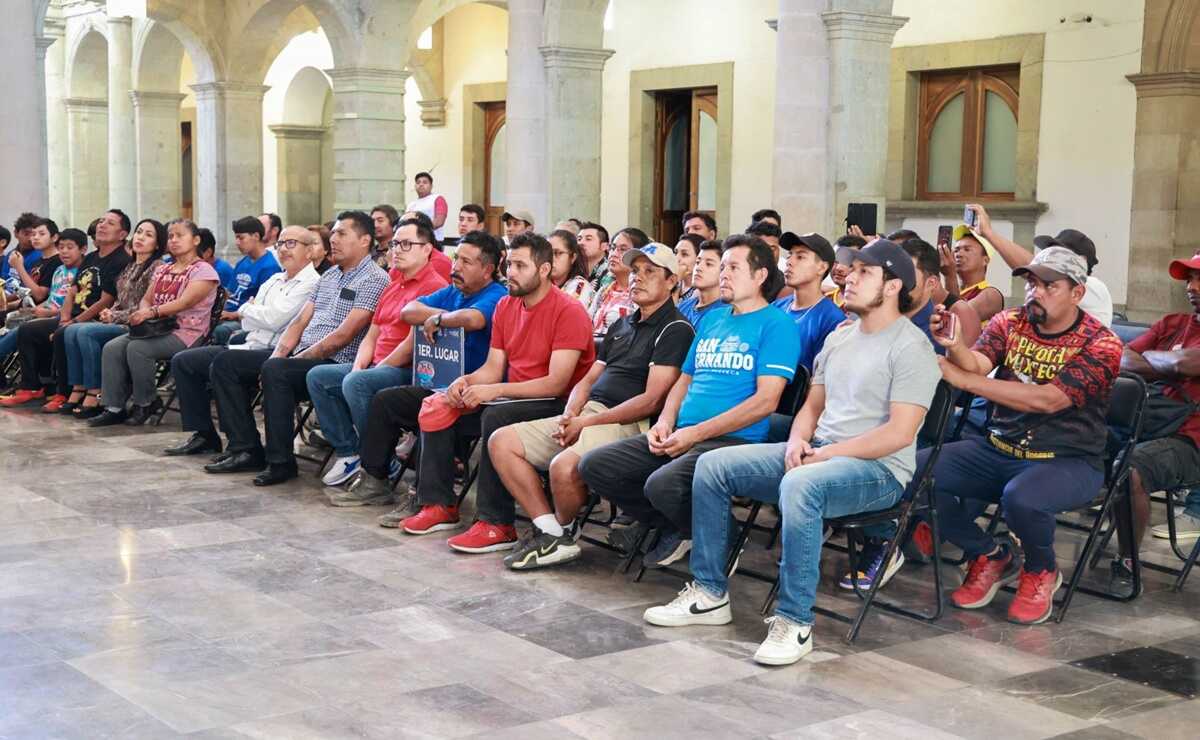 Con entrega de reconocimientos, celebran el primer Día Estatal del Juego de Pelota Mixteca en Oaxaca. Foto: Especial