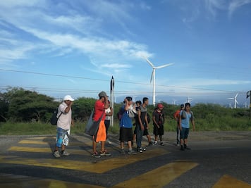 Se incorporan a contingente migrante por tardanza de autoridades