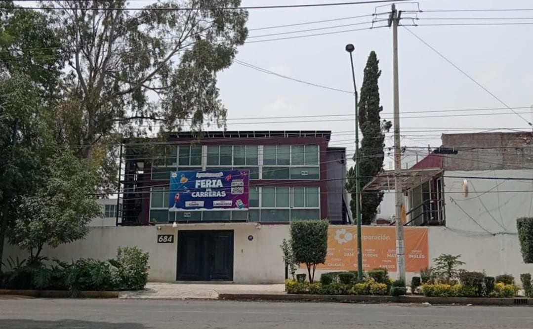Plantel de la academia "Más Preparación" cerrado en la CDMX, tras detención de maestros. Foto: Pedro Villa y Caña