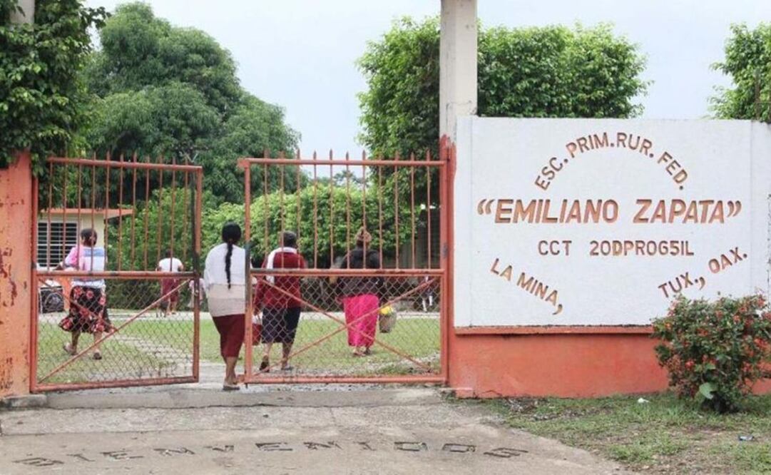 Maestros de la Sección 22 buscan recuperar escuelas en poder de Sección 59, en la Cuenca de Oaxaca. Fotos: Antonio Mundaca