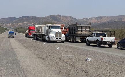 Transportistas de Oaxaca acusan uso de vehículos “piratas” en obras de escollera del Interoceánico
