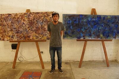 Empezó como rotulador, hoy es experto en el lienzo