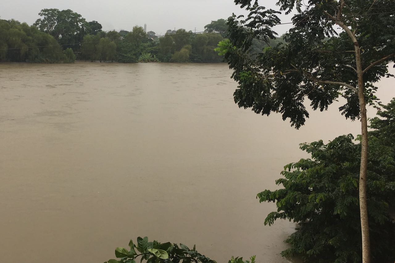 Desbordan ríos en la Cuenca del Papaloapan; reportan inundaciones