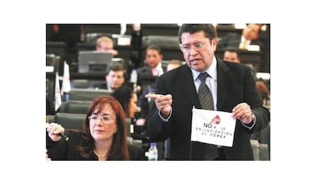 Morena abre proceso a asesor de Monreal