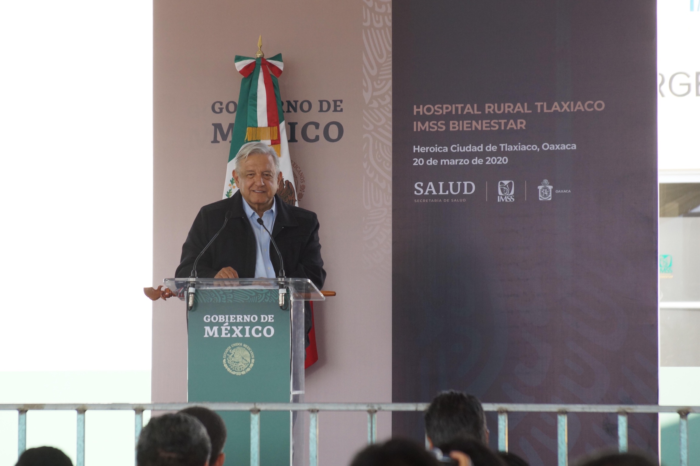 Por coronavirus no debemos paralizarnos, no está fuera de control, dice AMLO