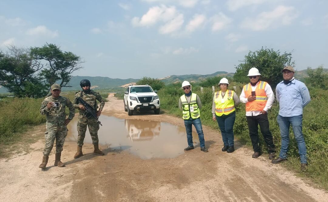 Los trabajadores fueron sorprendidos por la agente municipal de Salinas del Marqués, Oaxaca. Foto: Especial