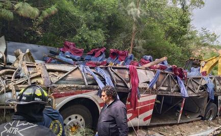 Accidente de autobús deja al menos 22 muertos en la Mixteca de Oaxaca; salió del Edomex
