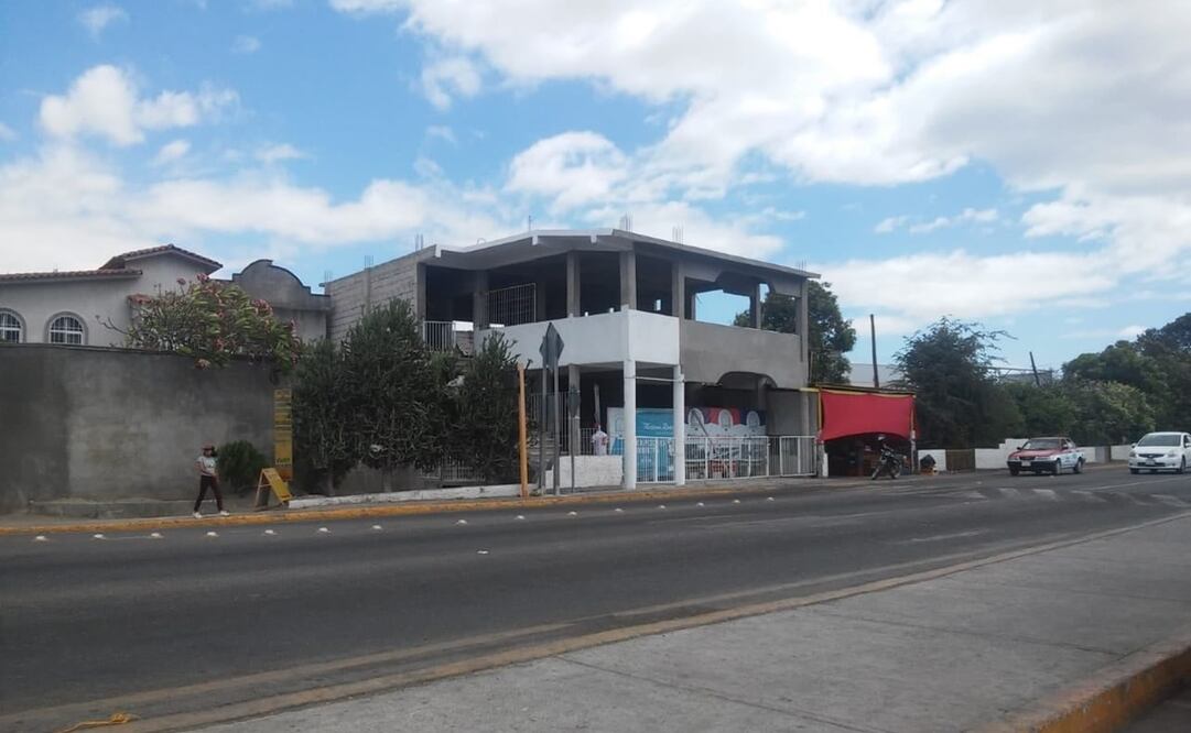 Acusan a edil de Tehuantepec, Oaxaca, de permitir obra ilegal sobre una calle de propiedad federal