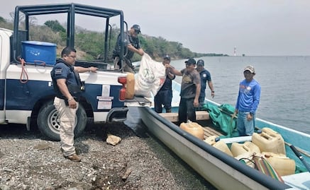 Tras 5 días aislados por las lluvias, Santa María del Mar, Oaxaca, recibe combustible y víveres