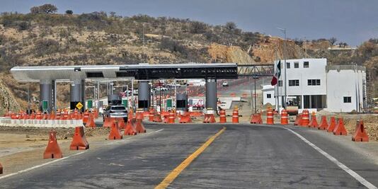 Por segundo día consecutivo, comunidades bloquean la supercarretera Oaxaca-Puerto Escondido 