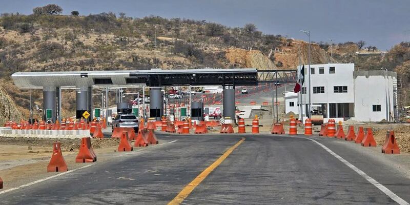 Por segundo día consecutivo, comunidades bloquean la supercarretera Oaxaca-Puerto Escondido 