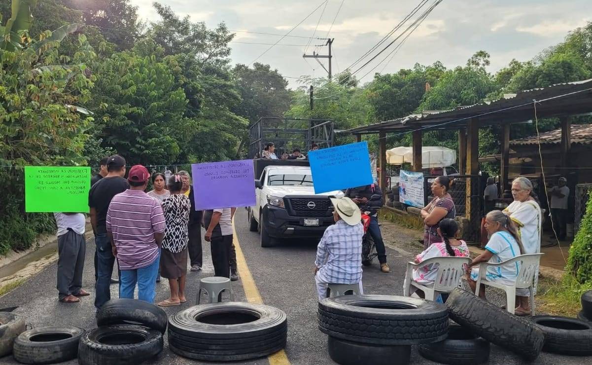 Bloquean nuevamente carretera Tlaxiaco-Pinotepa Nacional; exigen transparencia en Fondo para la Infraestructura de Pueblos Indígenas
