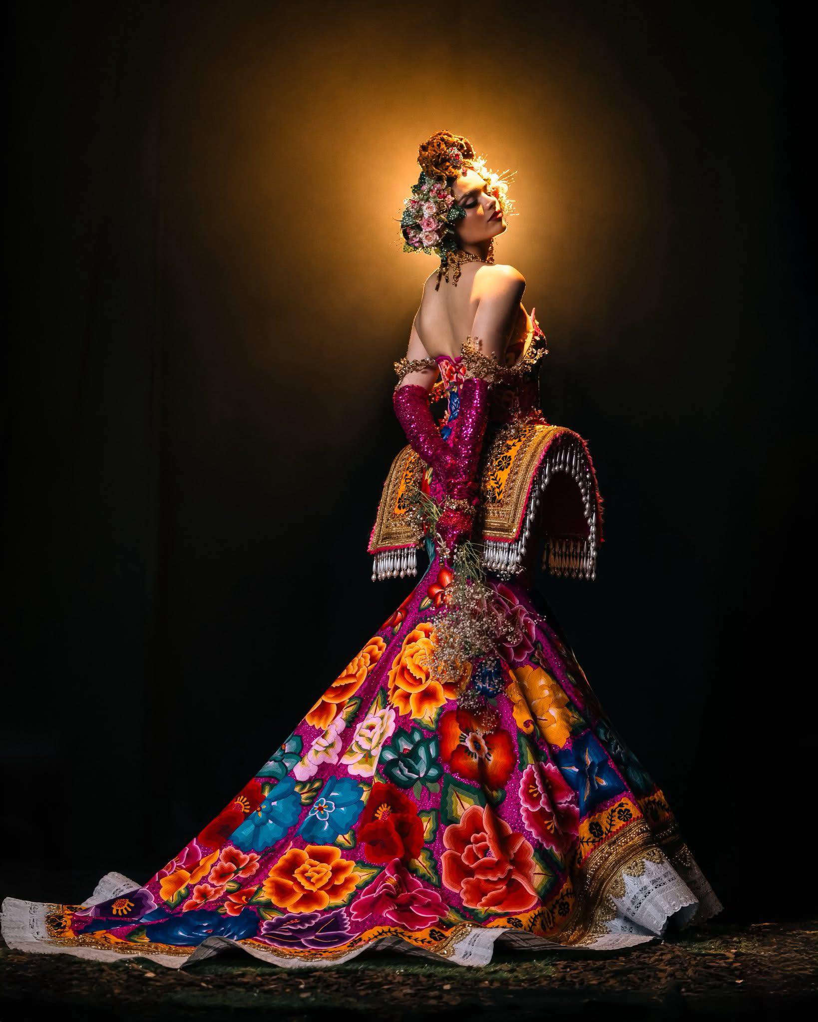 La modelo Mariana García luciendo el vestido. Foto: Creaciones Biulú