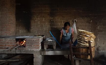 Tlayudas, armas contra la pobreza: Mujeres de Oaxaca transforman su oficio con estufas ahorradoras
