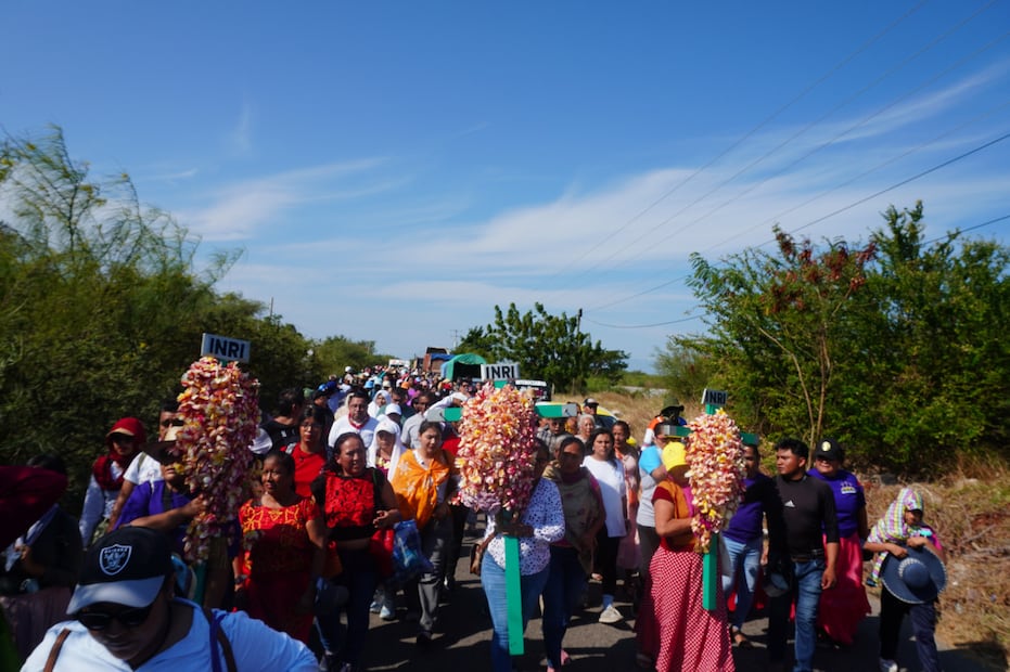 Familias realizan la visita a los seis centros ceremoniales de antiguos zapotecos