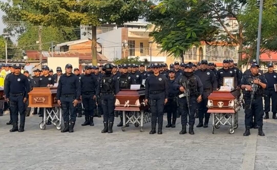 Con homenaje y blindaje del Ejército en Tuxtepec, despiden a 4 policías asesinados en Oaxaca. Fotos: Antonio Mundaca