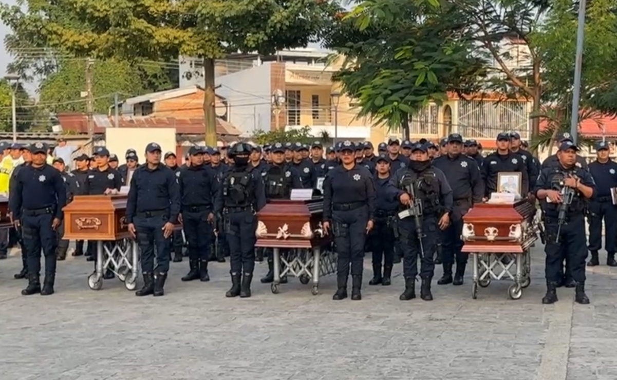 Con homenaje y blindaje del Ejército en Tuxtepec, despiden a 4 policías asesinados en Oaxaca. Fotos: Antonio Mundaca