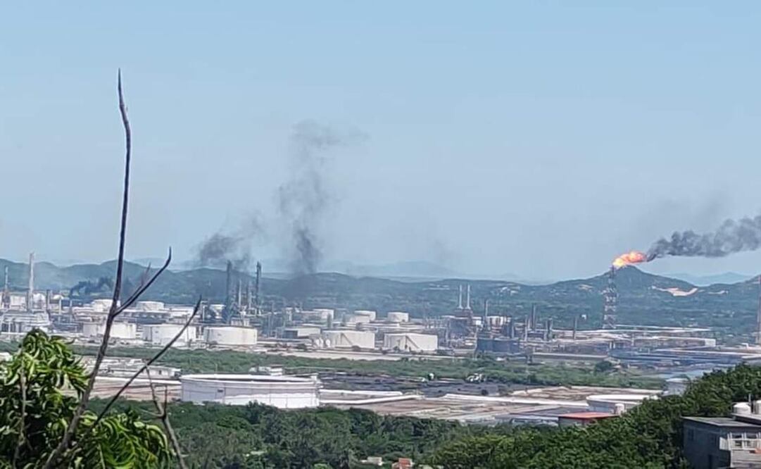 Por falla en sistema que alimenta producción de gasolina y diésel, para labores refinería de Salina Cruz, en Oaxaca. Fotos: Especiales