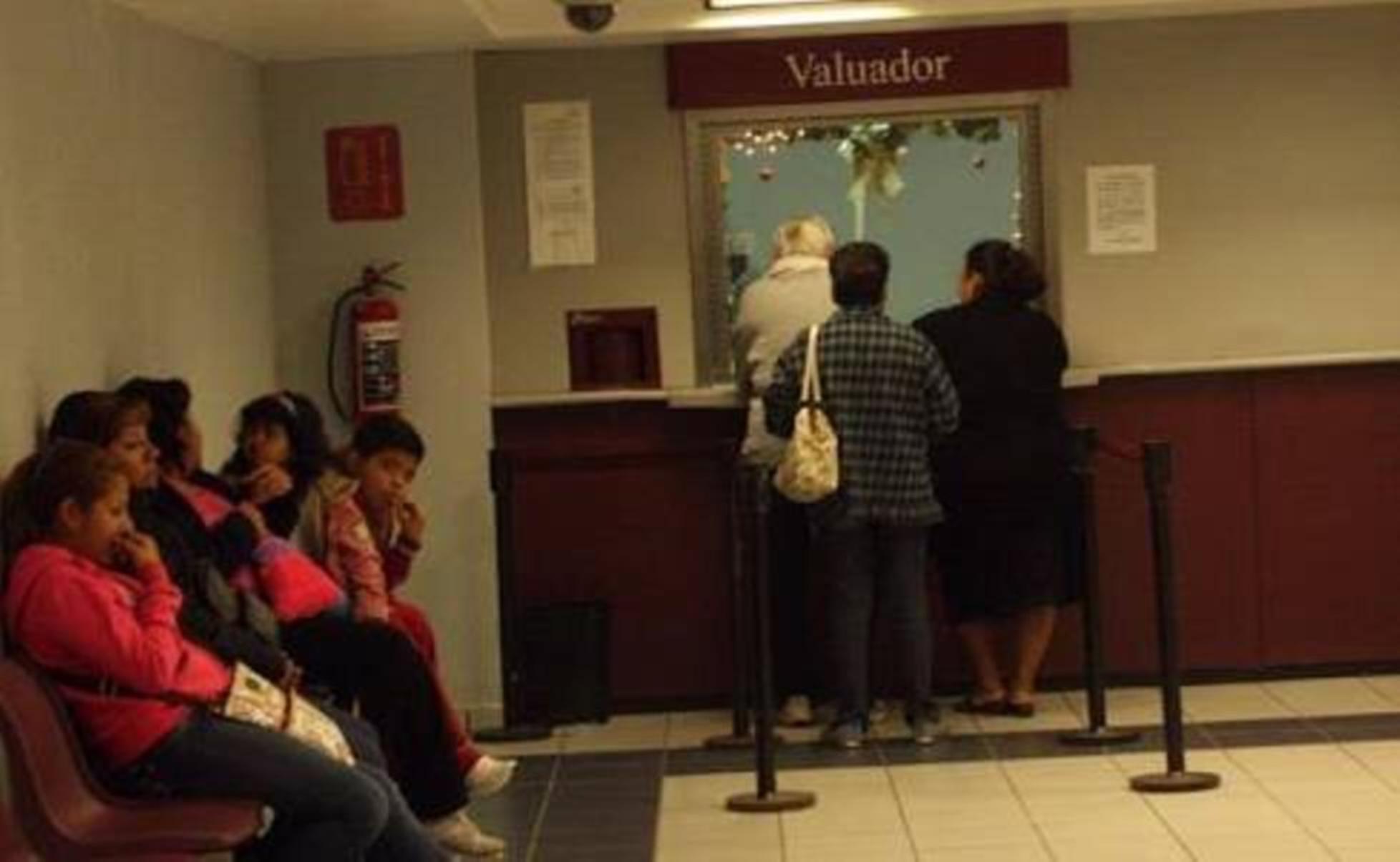 Retienen empleados de casa de empeño en Ixhuatan
