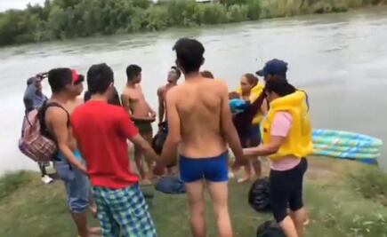 Una plegaria antes de arriesgar su vida al cruzar el Río Bravo