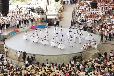 Inician fiestas de Guelaguetza en Oaxaca; asisten miles