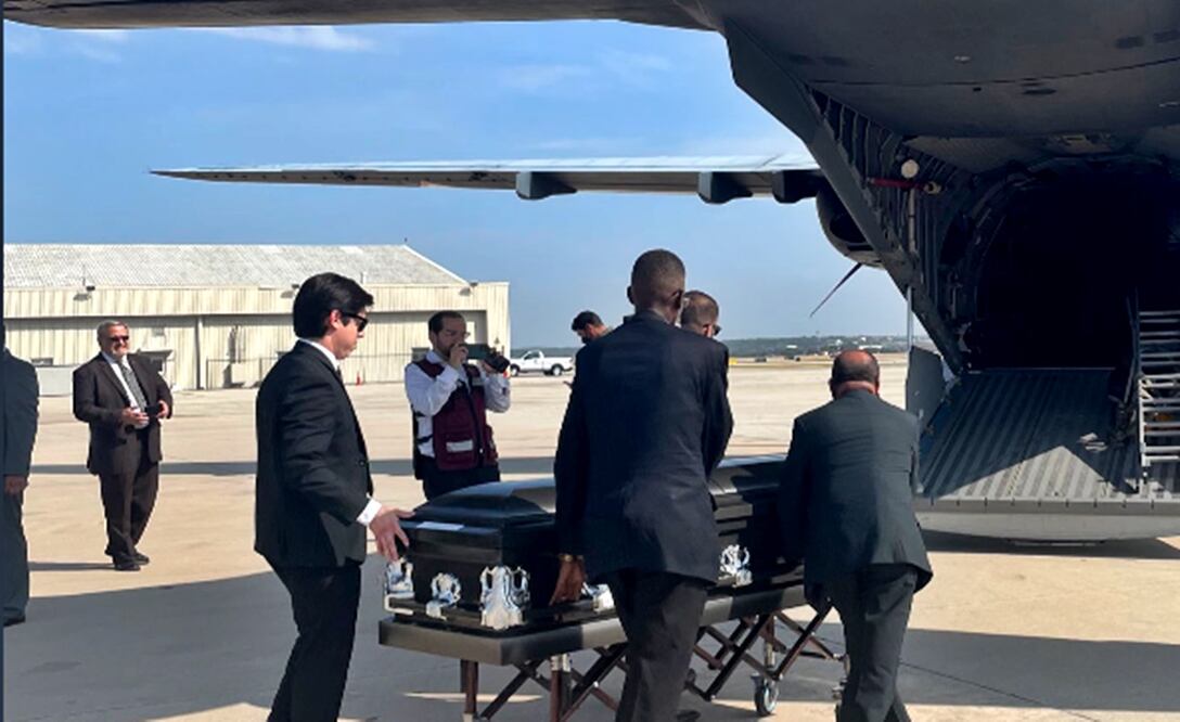 La SRE comenzó con la repatriación de los 8 primeros cuerpos de migrantes mexicanos que murieron cuando eran transportados en un tráiler en San Antonio, Texas. Foto: especial