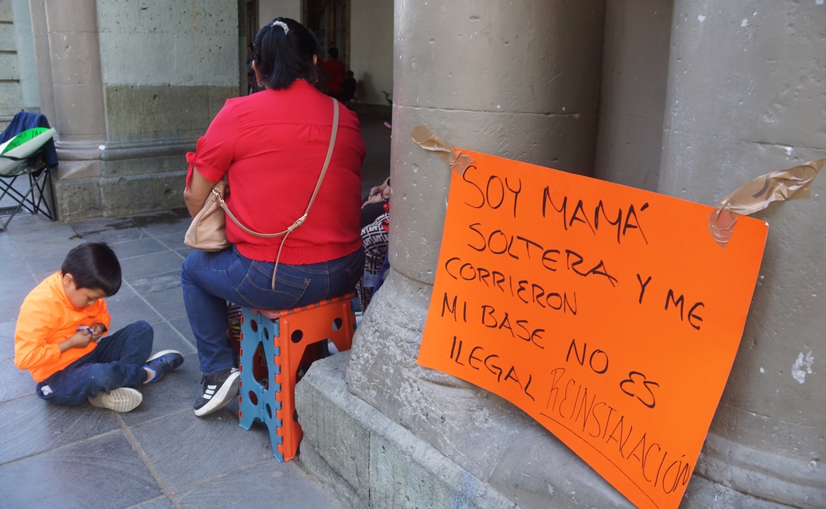 Burócratas toman Palacio de Gobierno de Oaxaca; exigen diálogo con el gobernador