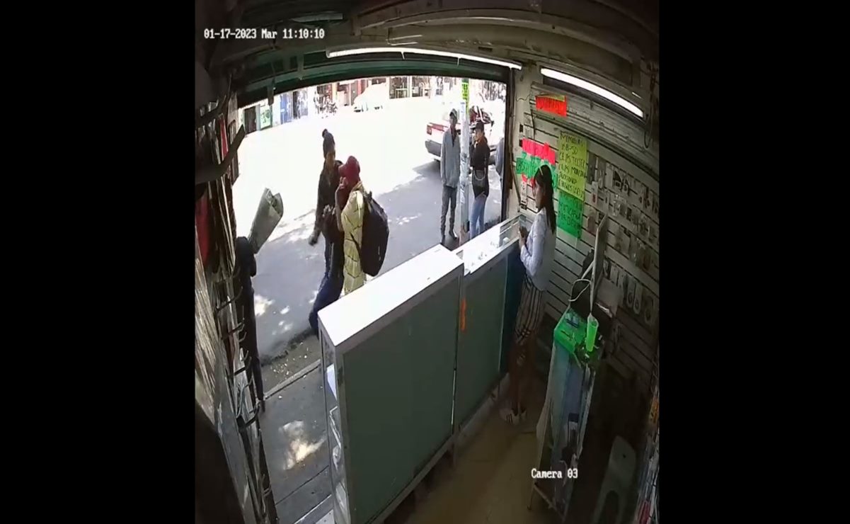 Captan en VIDEO momento exacto de un asalto en inmediaciones de la Central de Abasto de Oaxaca. Foto: Especial