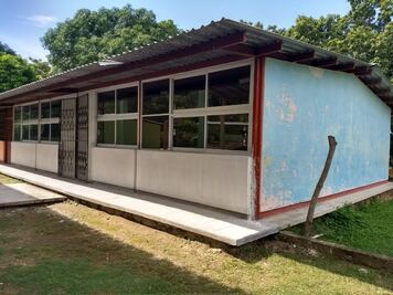 A dos años del sismo de 7.2 en la Costa, abandonan reconstrucción de primaria bilingüe