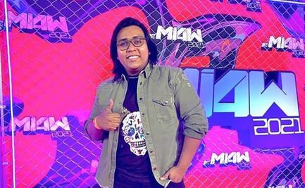 Reconocen a diseñador de Oaxaca que confeccionó traje de Miss Universo entre creadores de Latinoamérica