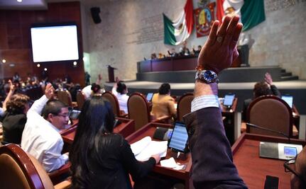Congreso de Oaxaca avala revocación de mandato y consulta popular