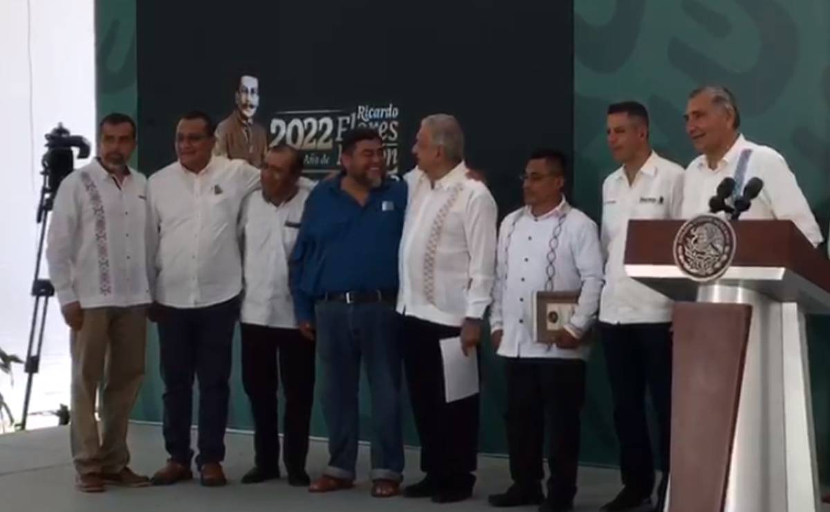 La represión que hubo en Oaxaca lo maltrató mucho: AMLO saluda al exlíder de la APPO