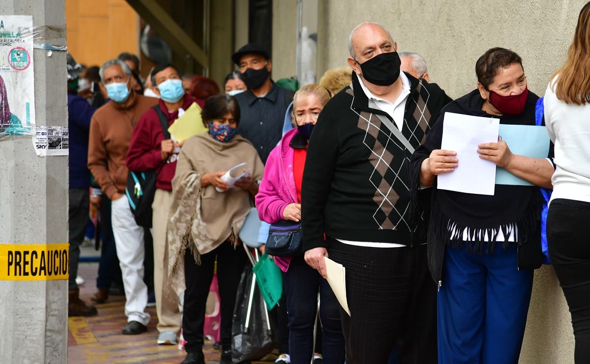 Acusan adultos mayores 2 años sin pago de su pensión en San Miguel Aloapam, Oaxaca. Foto: Archivo