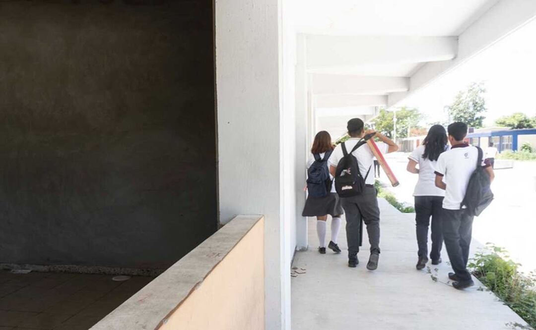 A 6 años del terremoto, abandonan reconstrucción de escuelas en Oaxaca; acusan desfalco de 100 mdp. Fotos: Mario Arturo Martínez