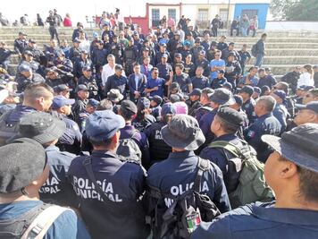 Por falta de uniformes, protestan 600 policías municipales de Oaxaca