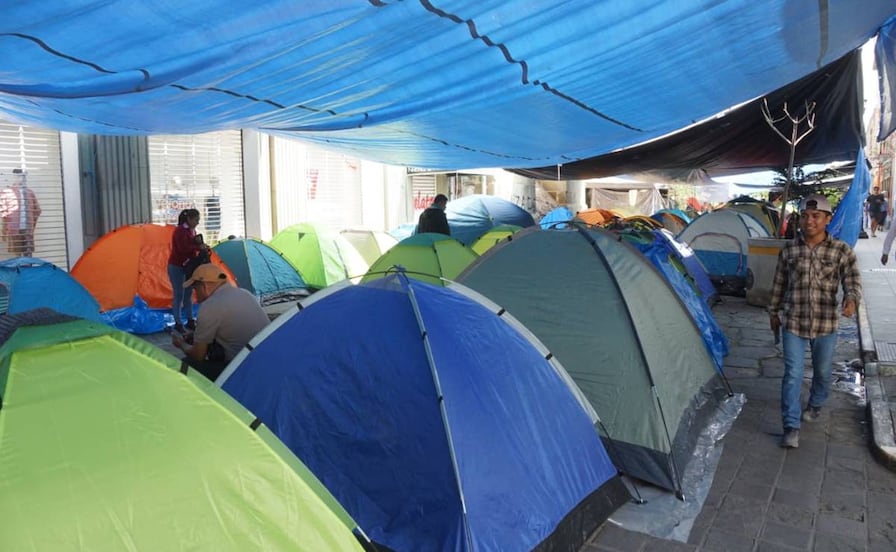 Sección 22 del SNTE inicia el paro laboral indefinido con plantón y marcha en la ciudad de Oaxaca