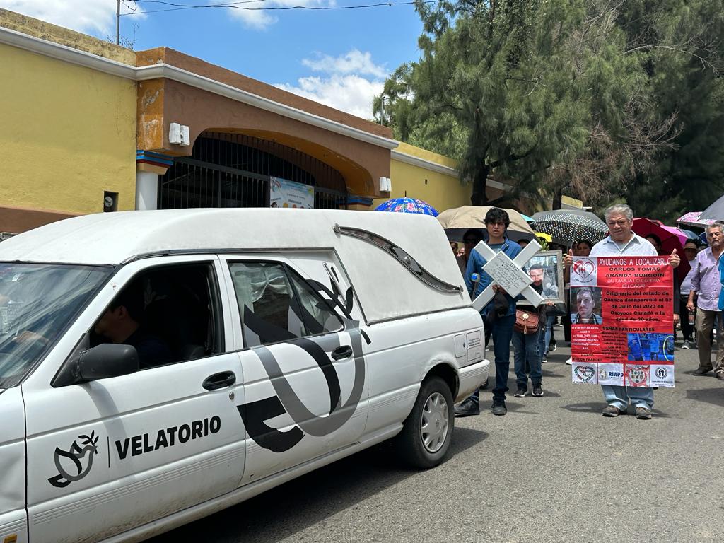 Ya descansan en Oaxaca restos de Carlos Aranda, joven desaparecido y hallado muerto en Canadá