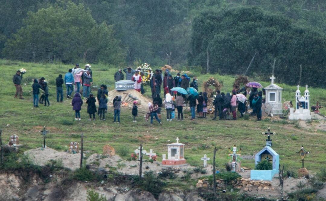 “Iba y venía, pero ya radicaba allá”, cuenta a EL UNIVERSAL uno de los vecinos de este municipio, pero este sábado su cuerpo fue sepultado en el panteón municipal. Foto: Juana García