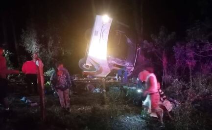 Volcadura de autobús deja 5 peregrinos muertos en Oaxaca; tras visitar Juquila, iban al mar