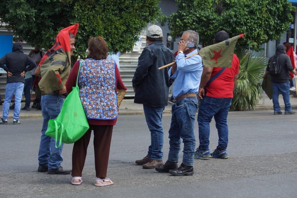 Toma MULT oficinas del IEEPO; exigen pagos de 42 profesores de pueblos triquis de Oaxaca. Foto: Edwin Hernández