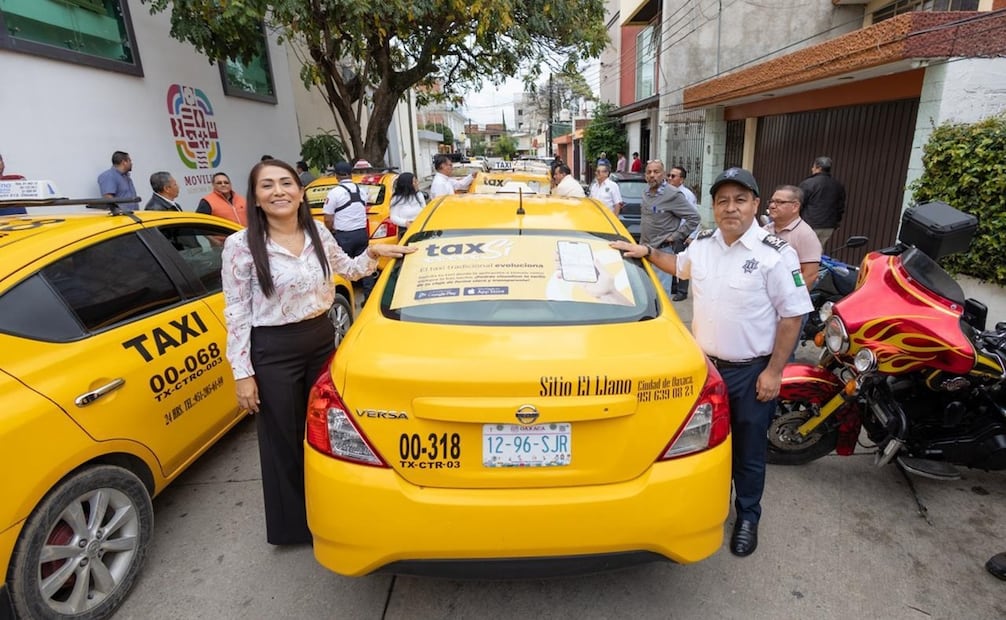 La nueva plataforma taxSí está diseñada para que los vehículos de transporte concesionados como taxis continúen operando con una mayor confianza de sus usuarios. Foto: Gobierno de Oaxaca
