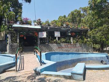 Desolación: Pandemia acaba con esperanzas de comerciantes en balneario natural del Istmo