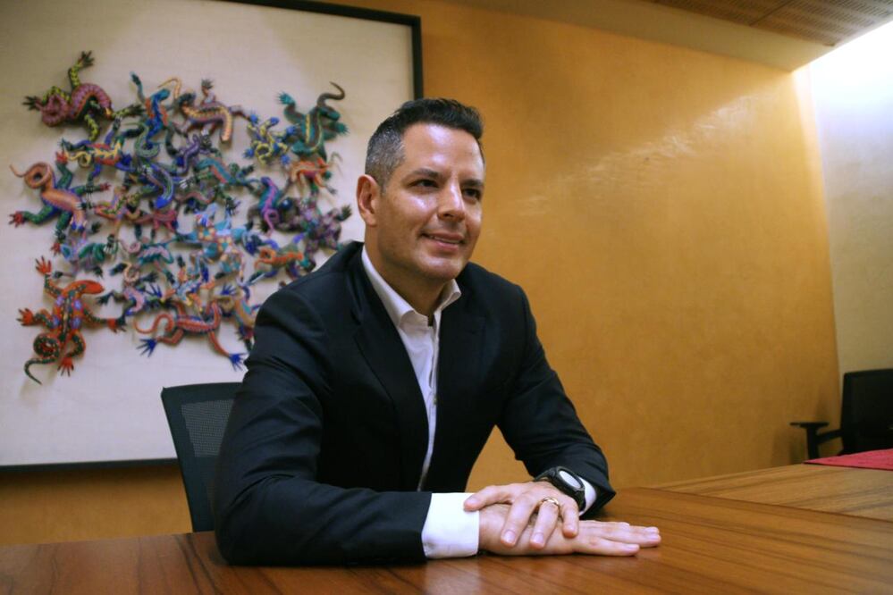 Incluye Morena a Murat, exgobernador priista de Oaxaca, como candidato plurinominal al Senado. Foto: Mario Arturo Martínez