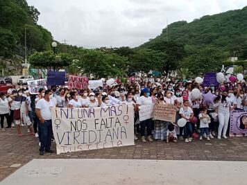 Marchan en el Istmo de Oaxaca para exigir justicia para Viridiana, asesinada cuando se dirigía a su trabajo