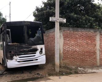Incendian autobús de transporte; no hay lesionados